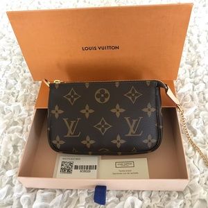 🎁BNIB LV Mini Pochette Accessoires Monogram💫